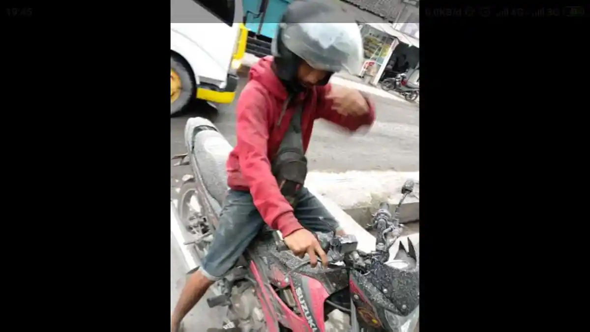 BREAKING NEWS: Merapi Meletus, 17 Kecamatan di Magelang Diguyur Hujan Abu
