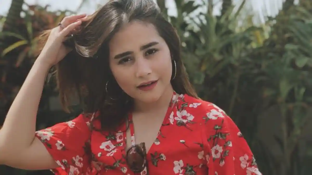 Momen Prilly Latuconsina Mancing Demi Hilangkan Penat, Berhasil Dapat Ikan Segede Bayi