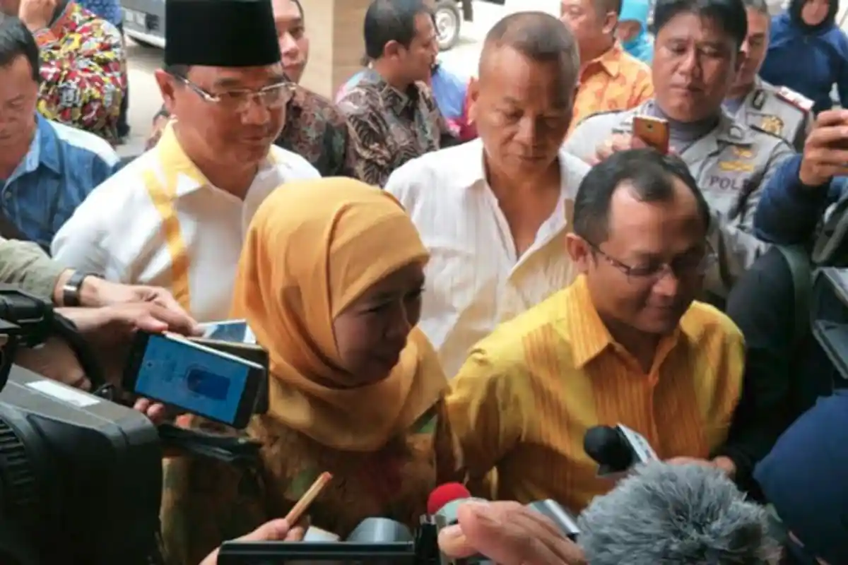 Perpakaian Serba Kuning, Khofifah Indar Parawansa Tiba di Kantor DPP Partai Golkar