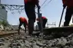 Perbaikan Rel Kereta Api Stasiun Bandan