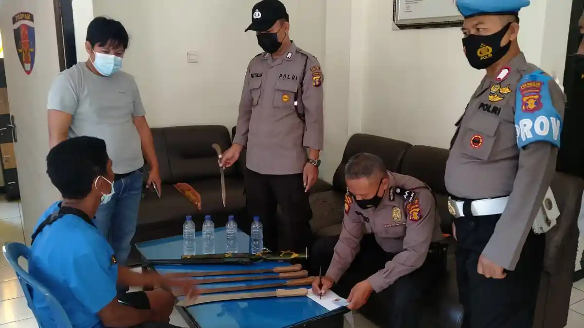 Razia Operasi Pekat Mahakam 2021, Polsek Pelabuhan Semayang Balikpapan Amankan Sajam dan Senpi
