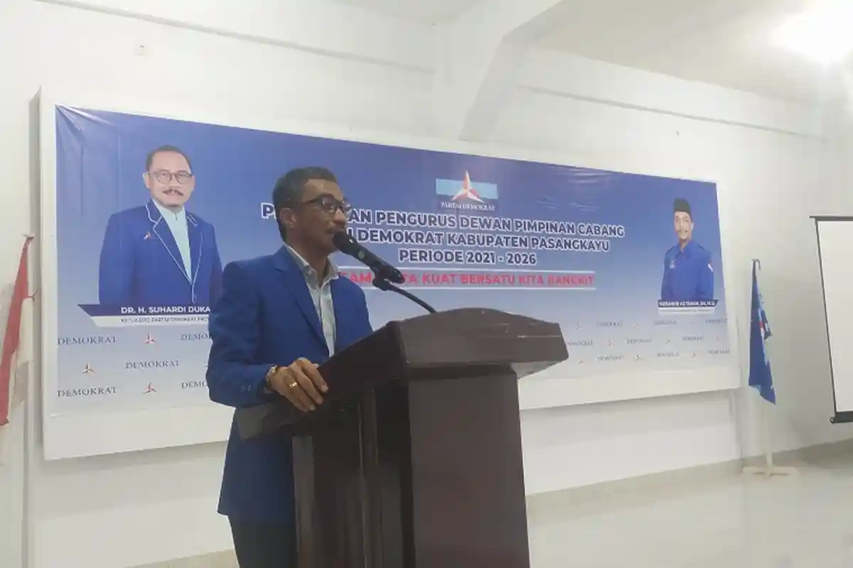 Teriakan SDK Gubernur Sulbar Menggema di Pelantikan DPC Demokrat Pasangkayu