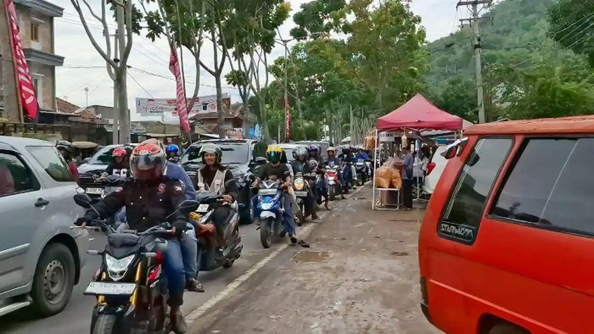 Kemacetan Parah Sempat Terjadi di Jalur Wisata Ciwidey Bandung, Kontainer Mogok Hambat Arus