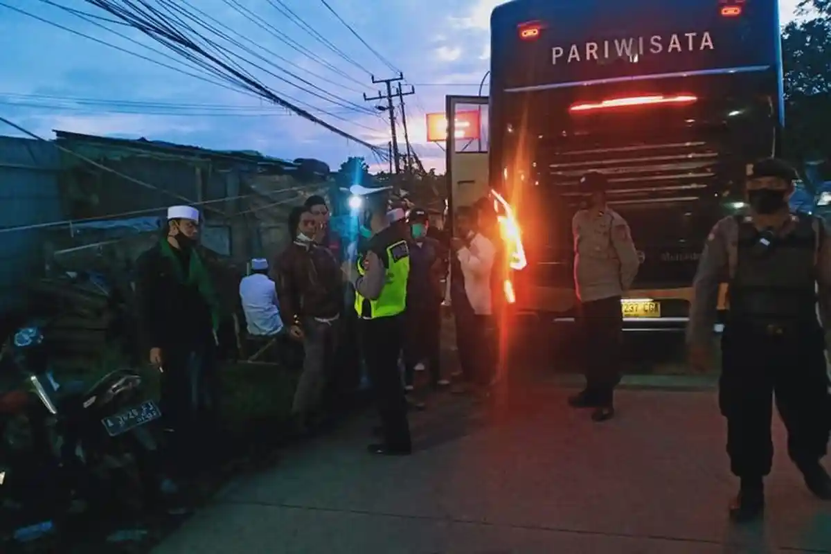 Ketahuan, Bus Pembawa Simpatisan FPI dari Serang ke Jakarta Disuruh Putar Balik
