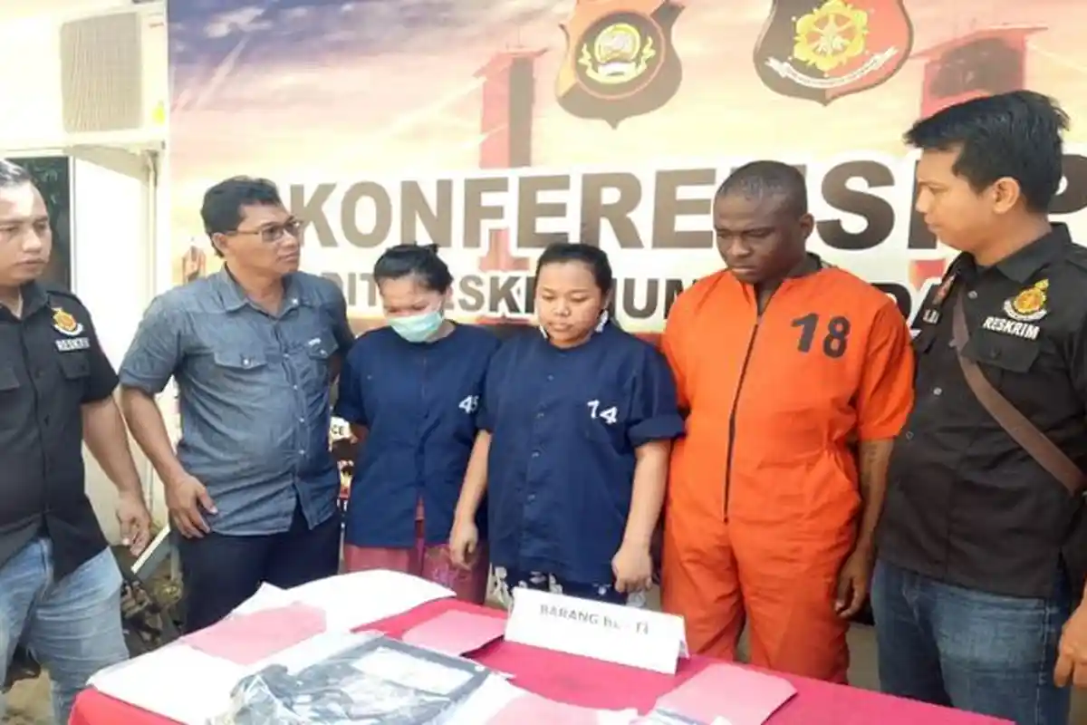 WNA Nigeria Otak Penipuan Via Chat FB, Modusnya Ngaku Tentara Inggris di Afganistan