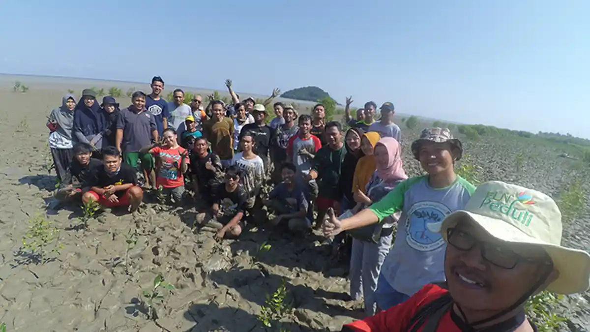 Tanam 2000 Bibit Mangrove, Kasi Pariwisata Harap Makin Banyak Masyarakat Peduli Lingkunga