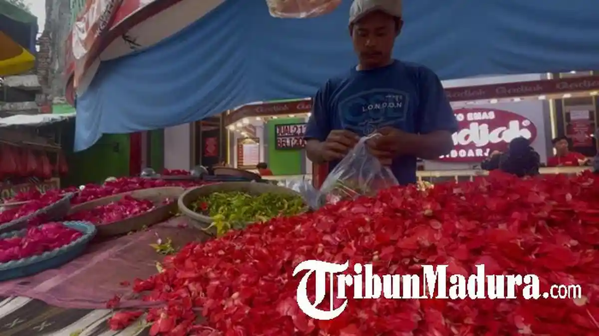Harga Bunga Ziarah di Jombang Naik Sampai 5 Kali Lipat Tak Surutkan Jumlah Pembeli Jelang Lebaran