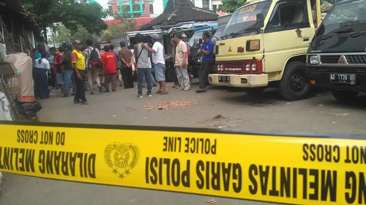 BREAKING NEWS - Polisi Tembak Tersangka Perampok di Kawasan Pasar Legi Solo