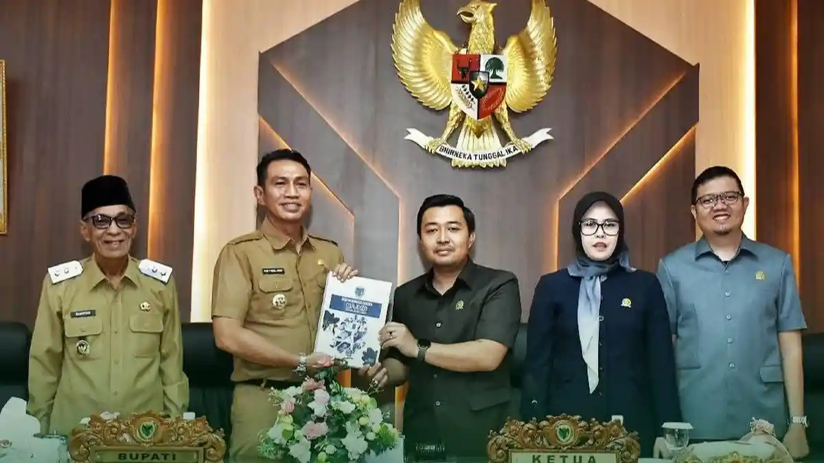 Bupati dan Ketua DPRD Batang Hari Hadiri Rapat Paripurna Penyampaian Nota RAPBDP dan RPJMD