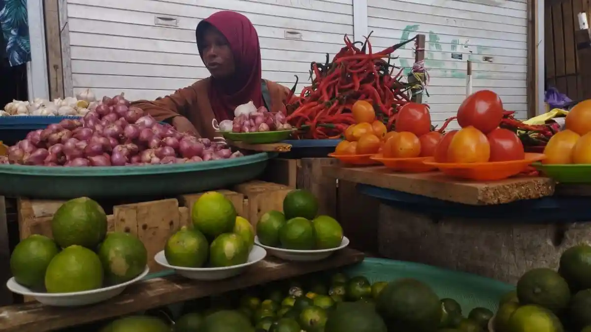 Harga Tomat di Pasar Mardika Ambon Turun Jadi Rp. 20 Ribu Per Kilo, Cabai dan Bawang Masih Stabil