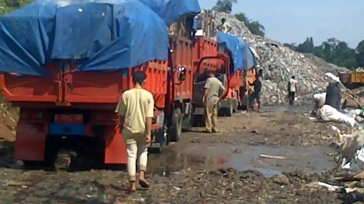 Ahok: Pengadangan Truk Sampah Sama Dengan Premanisme