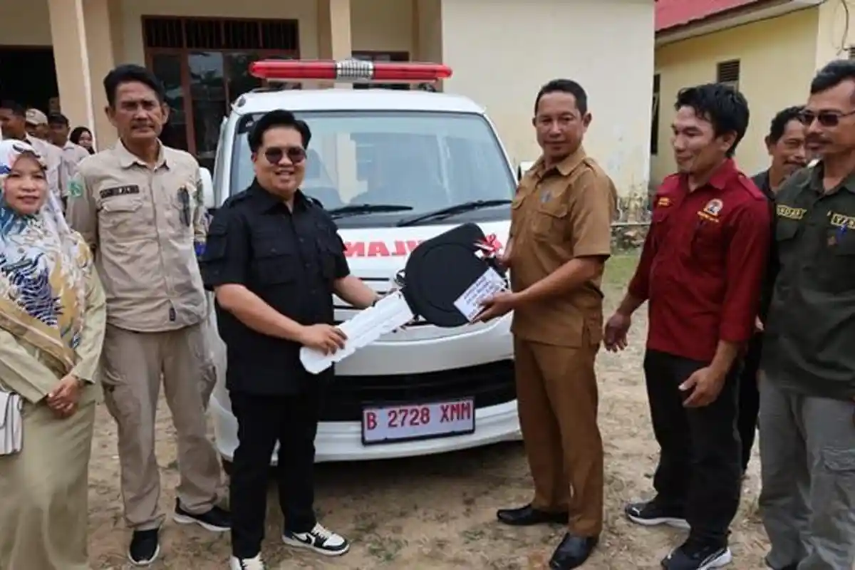 Serahkan Ambulans di Badak Ilir Kukar, Wabup: Langkah Tingkatkan Kualitas Pelayanan Kesehatan