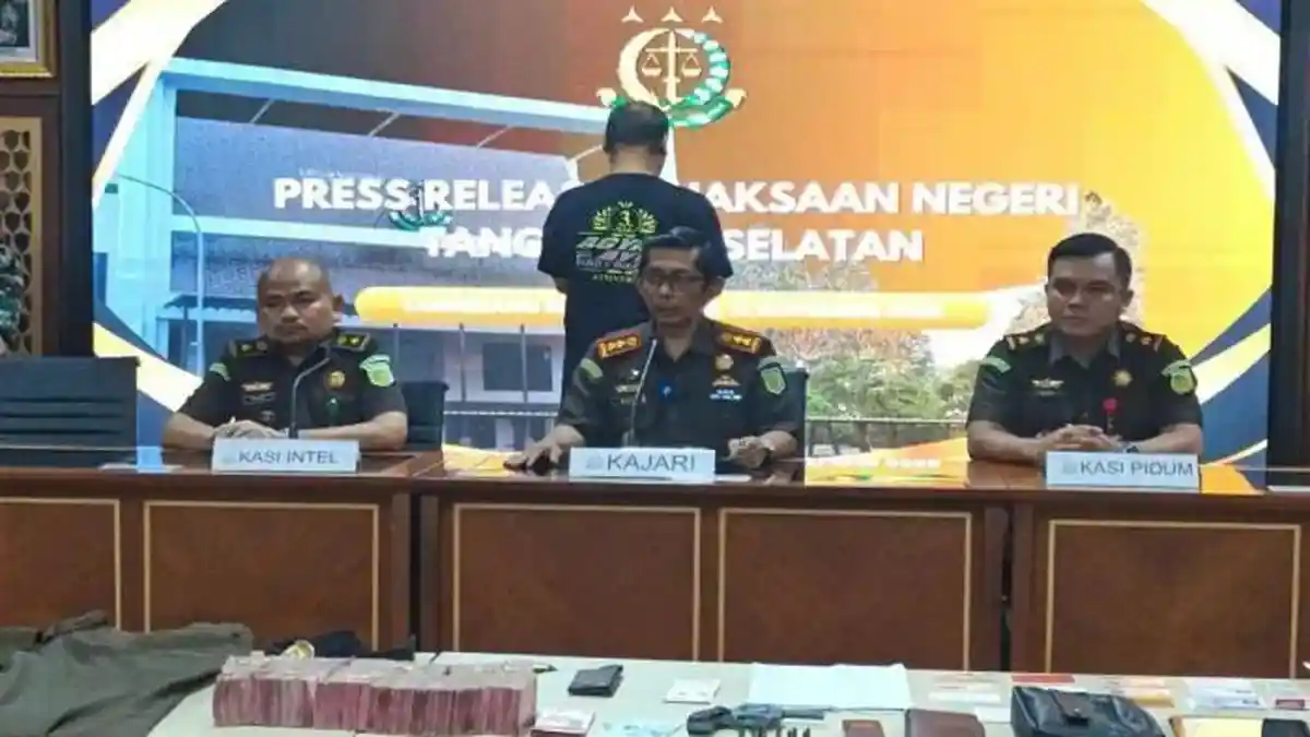 Terkuak! Modus Licik TRM, Mantan Jaksa yang Tipu Warga Ratusan Juta dan Simpan Senjata Api
