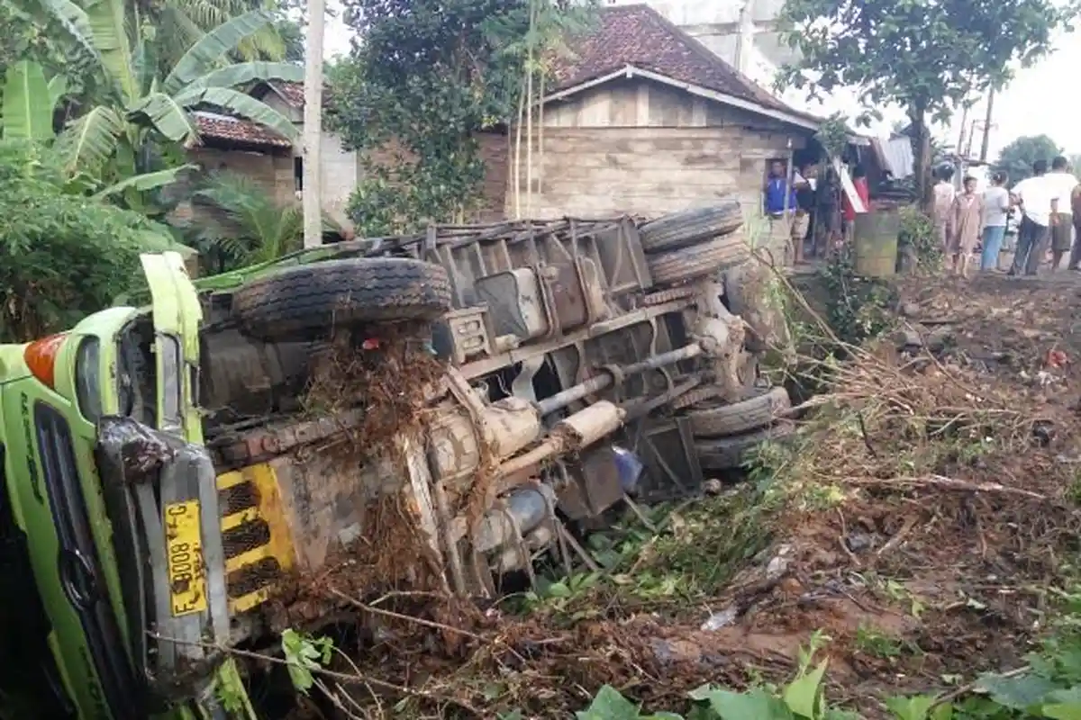 Warga di Desa Ini Mendadak Berhamburan Keluar Rumah Rupanya Ini yang Terjadi