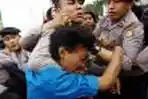 Dipukuli Polisi
