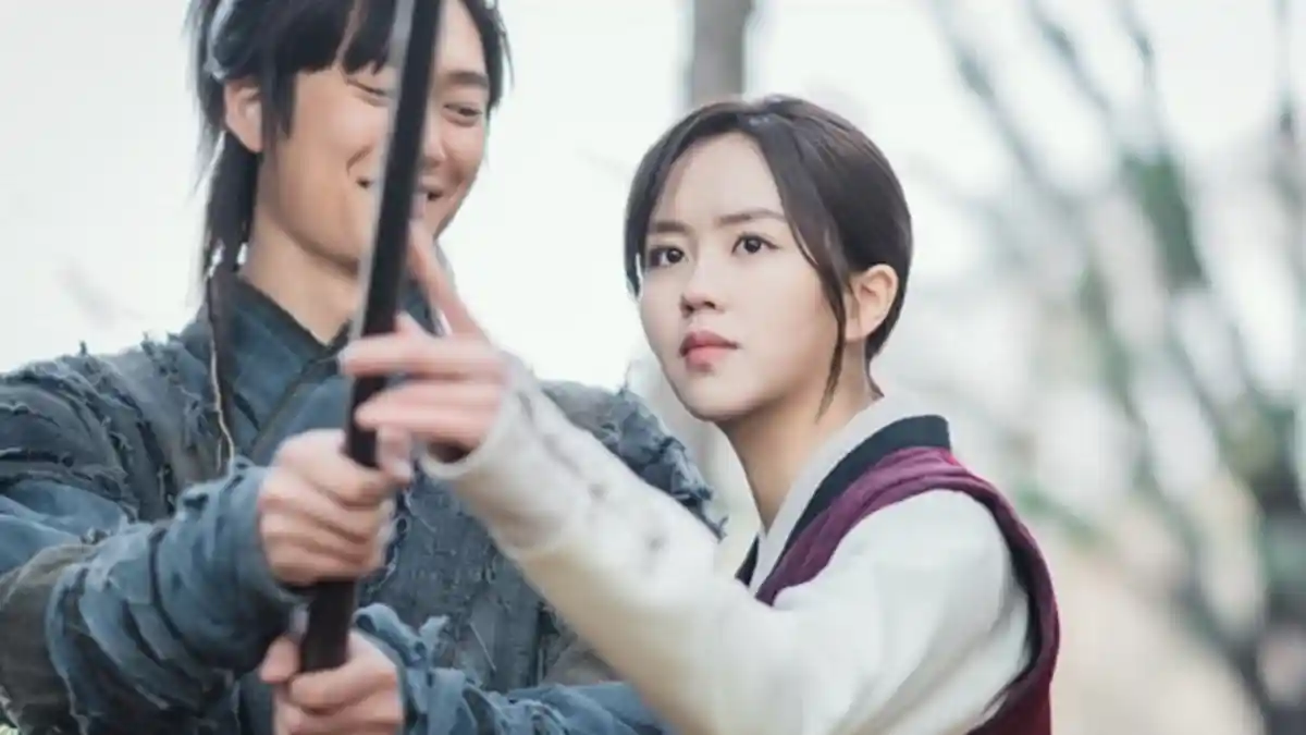 Drama Korea River Where the Moon Rises, Kim So Hyun Ajarkan Na In Woo Cara Bertarung