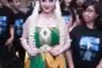 Dewi Perssik LARASATI PANTAI SELATAN 