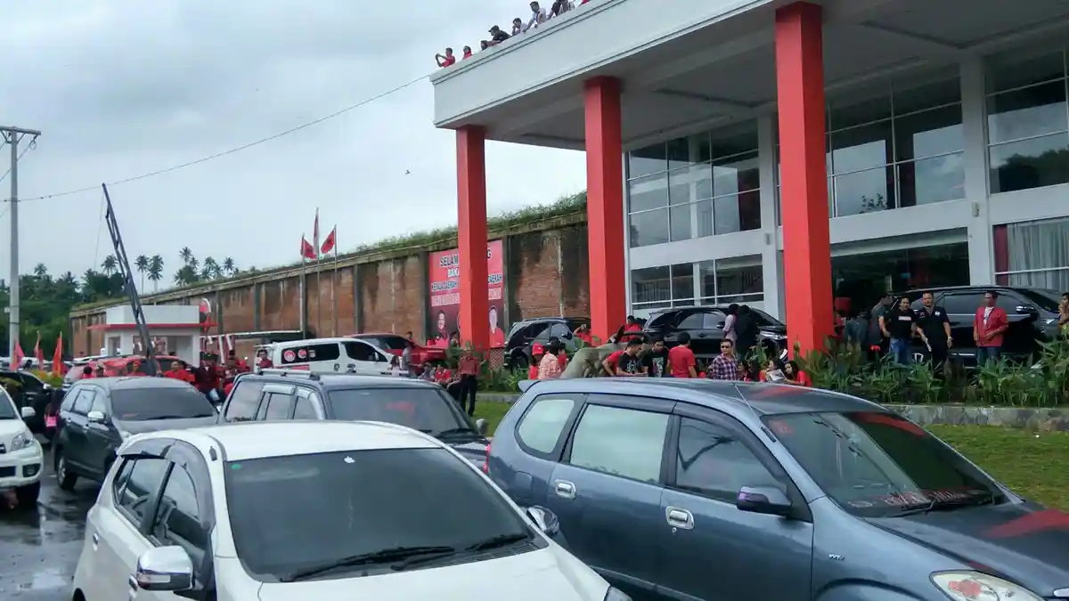 Tadi Siang Jalur SBY Depan Kantor PDI Perjuangan Macet