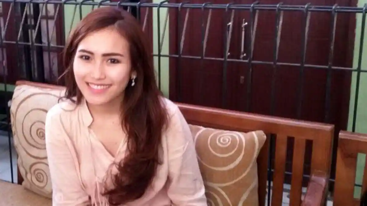 Foto Cium Bibir Ayahnya Dihujat Netizen, Ayu Ting Ting: Ya Kenapa Emangnya?