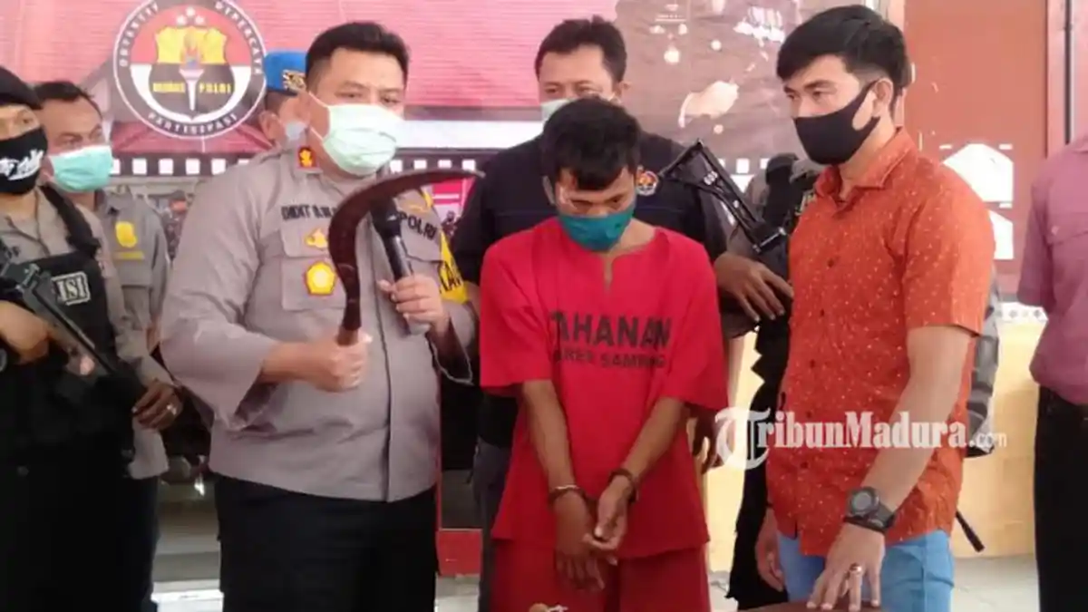 Pria Sampang Keluarkan Celurit, Ancam Polisi Lewat Video di Facebook, Tak Berkutik Saat Tertangkap