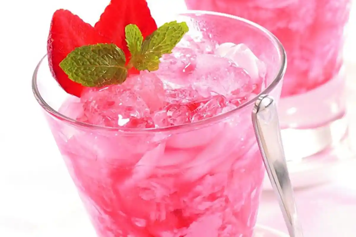 MENU BUKA Puasa, Es Timun, Es Kelapa Stroberi yang Gampang Dibuat di Rumah