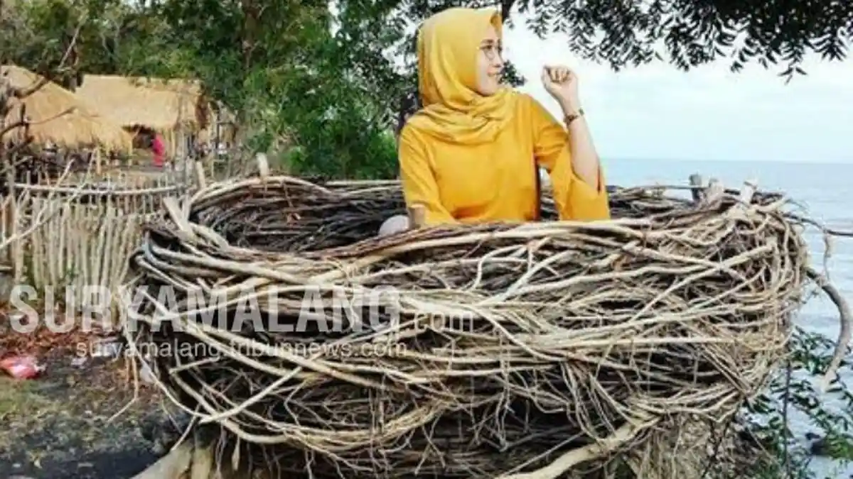 5 Spot Instagramable di Pantai Bukit Jumiang Pamekasan, Mulai Ayunan sampai Sarang Burung