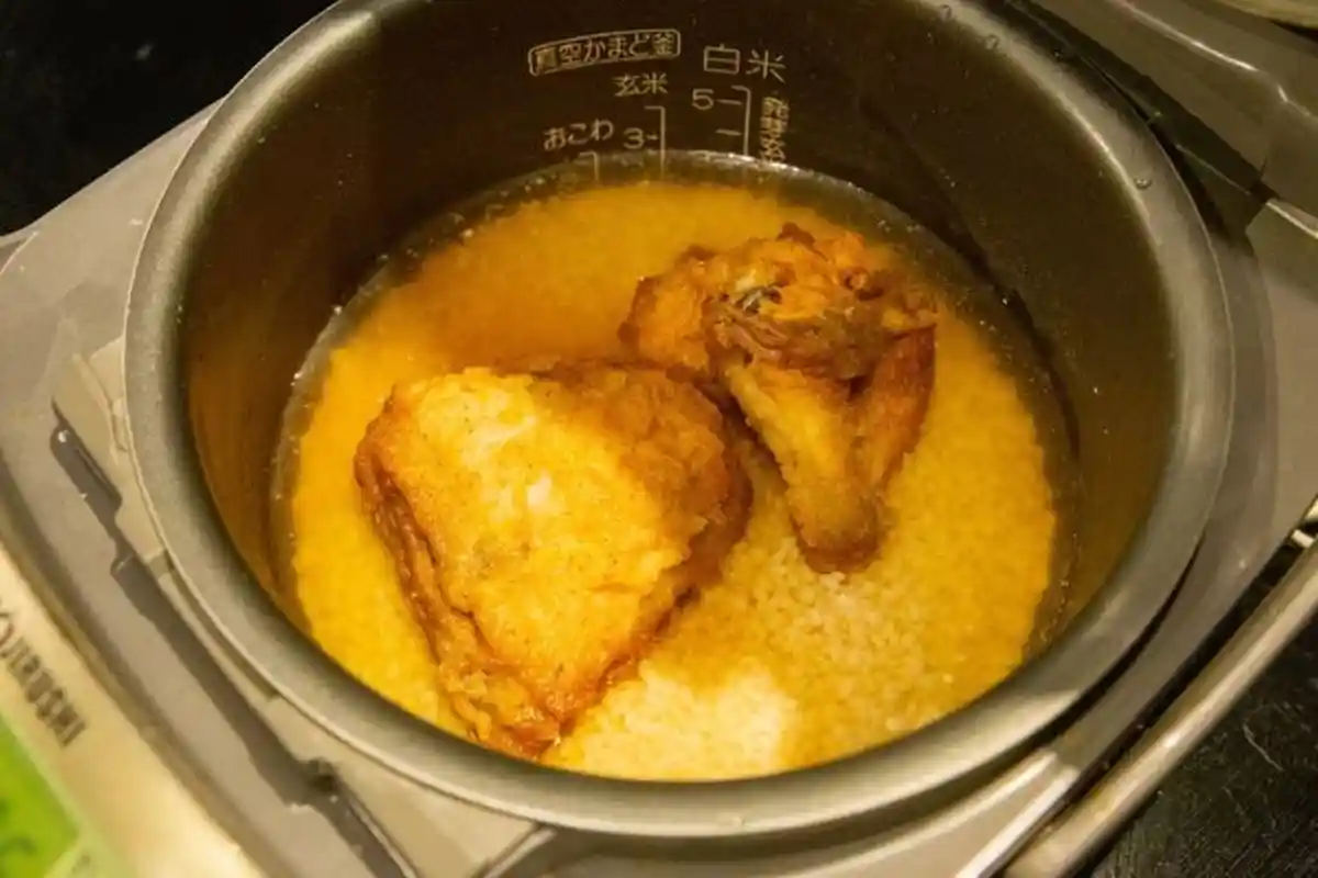 Postingan Pemuda Jepang ini Viral di Medsos, Masak Nasi Dicampur Ayam KFC, Berminat Mencoba?