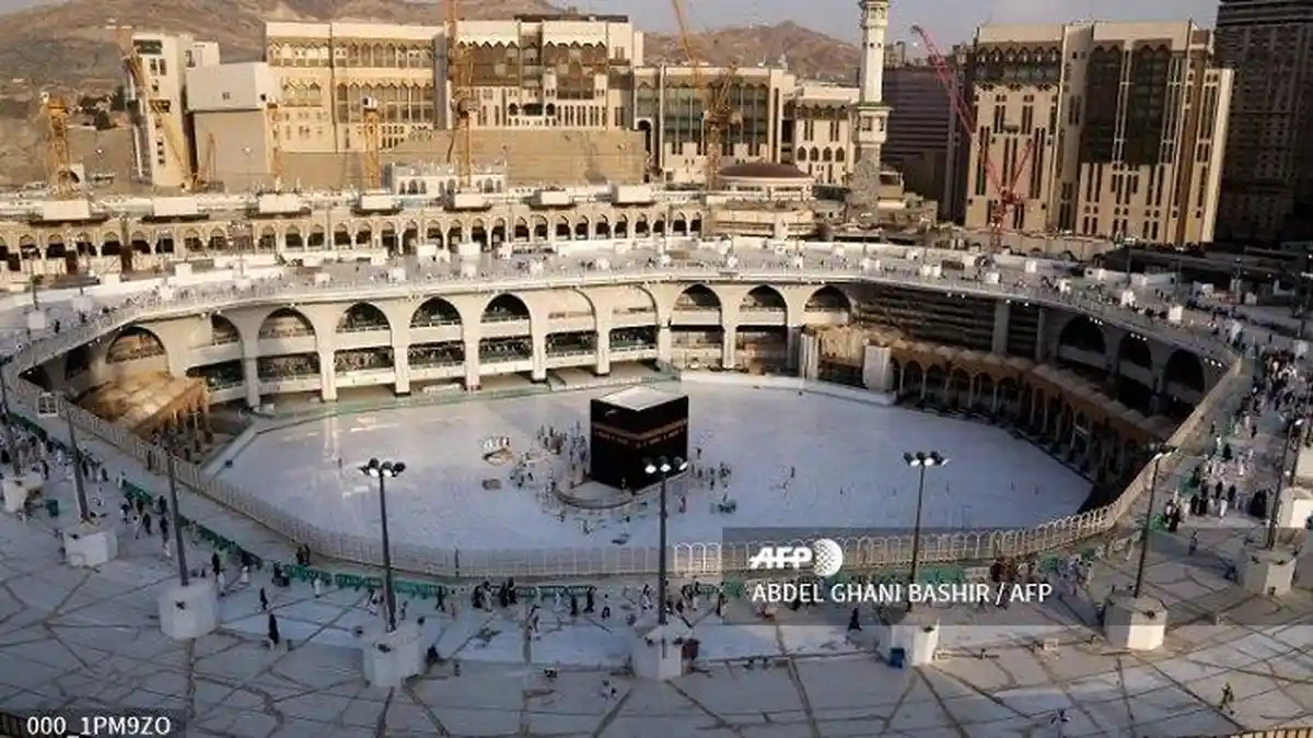 Disetrilisasi Cegah Virus Corona, Masjidil Haram Tampak Sepi dari Jemaah, Ini Potretnya