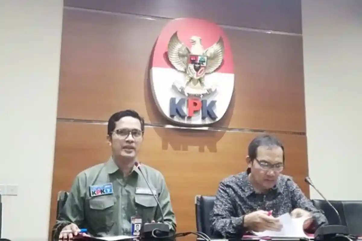 Jokowi Klaim Tolak 4 Poin Draf Revisi UU KPK, Faktanya Cuma 2 Poin, Ada Kecurigaan Kecolongan