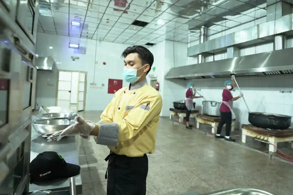 Sosok Chef Efendi, Pria Asal Lombok yang Menjadi Juru Masak untuk Jemaah Haji Indonesia di Madinah