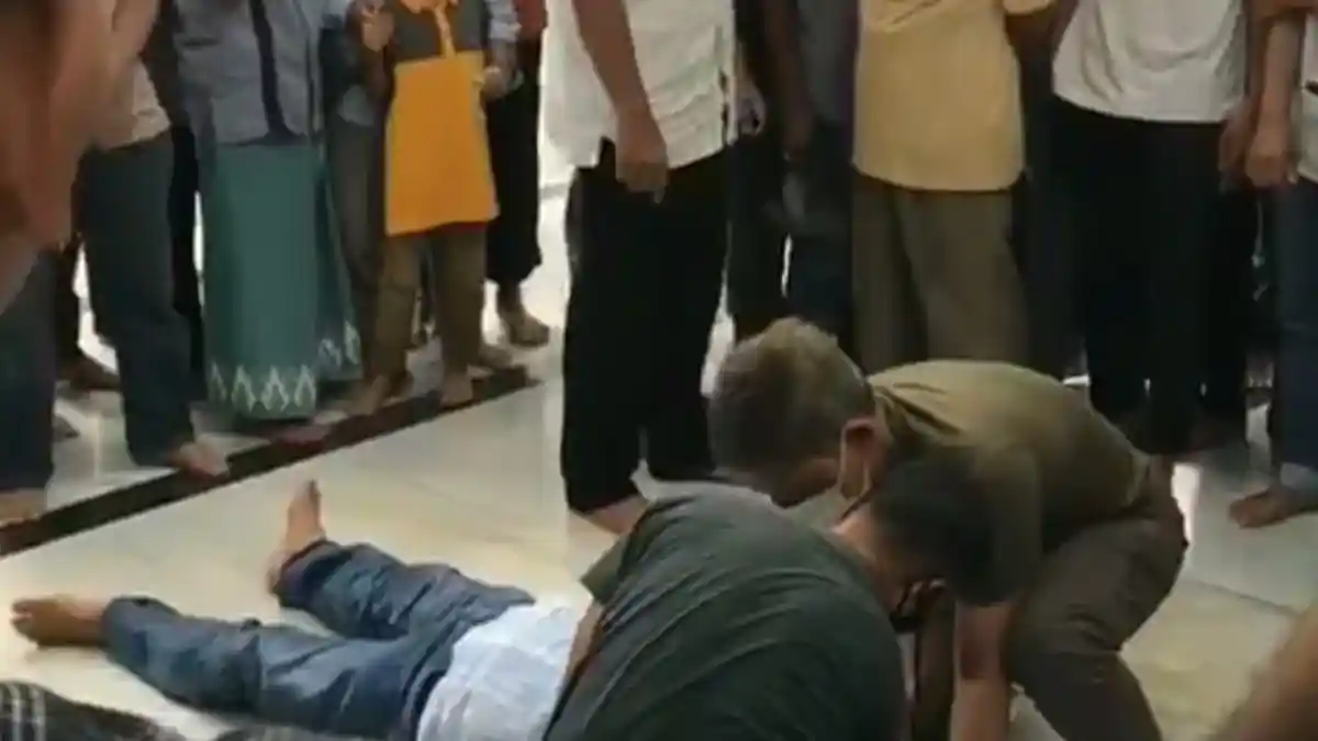 Meninggal Usai Shalat Zuhur Berjamaah di Masjid Raya Baiturrahman, Almarhum Adi Tinggalkan 7 Anak