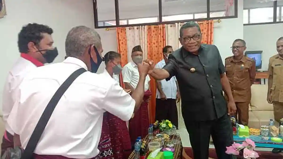 Bertemu Bupati Lembata, Warga Lerek Keluhkan Kampungnya Masih Gelap
