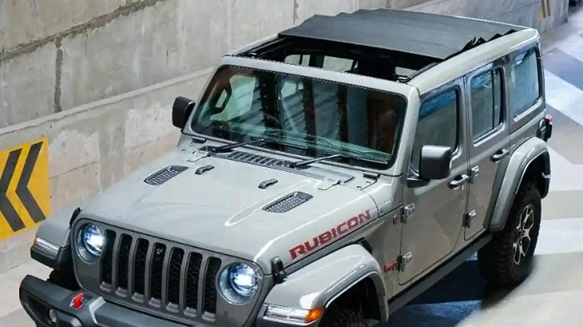 Tampilan Jeep Wrangler Rubicon Sky-One Touch Power Roof, Siap Mengaspal di Makassar