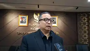 PENGELOLAAN-SAMPAH-MANDIRI-Ketua-Komisi-B-Nova-Harivan-Paloh.jpg