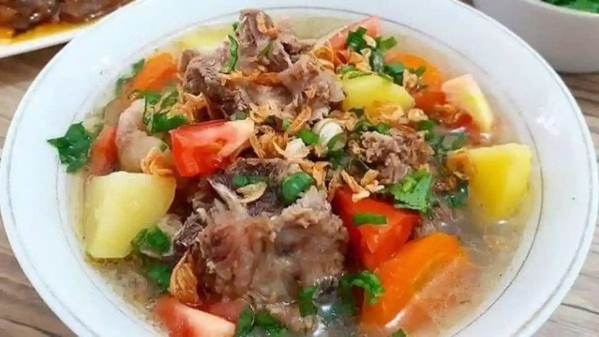 Resep Sup Tulang dan Cara Membuatnya, Menu Makan Malam yang Disukai Anak