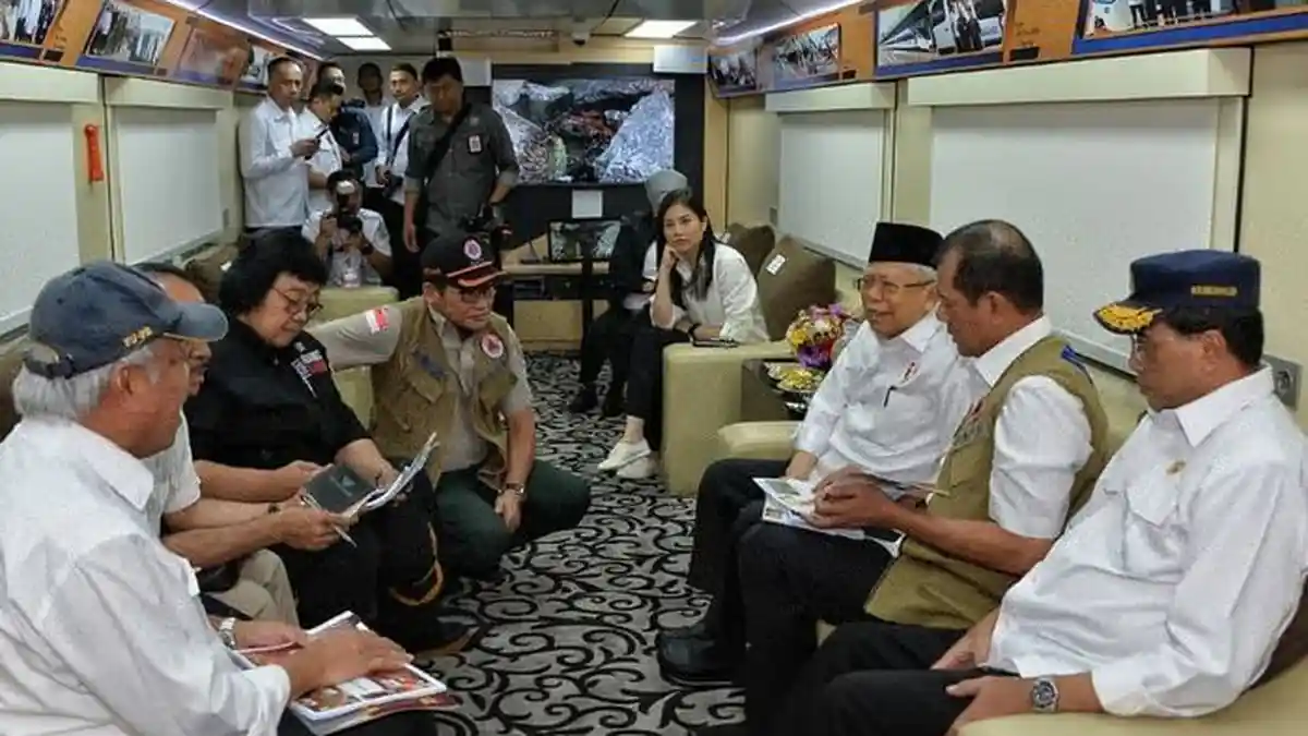 Niat Hati Bikin Rapat Unik di Kereta, Wapres Ma'ruf Amin Malah Disoraki & Bikin para Penumpang Geram