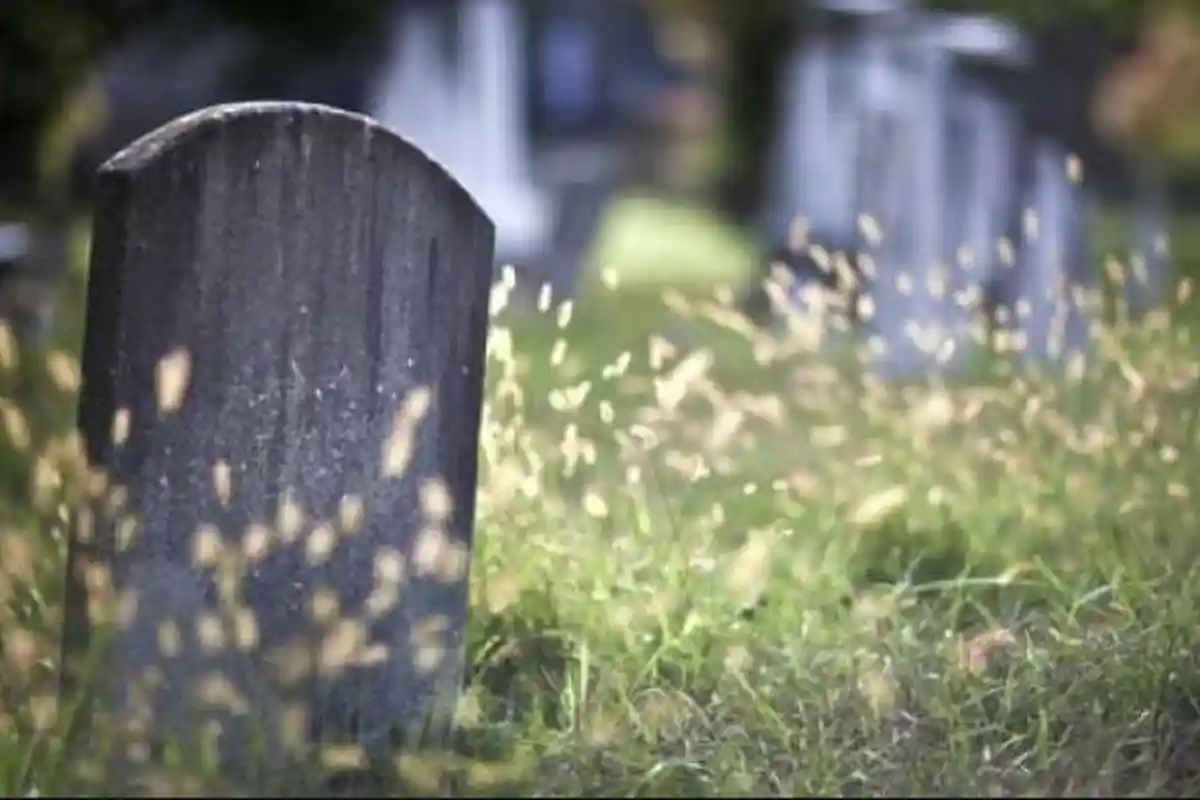 Mimpi Menyapu Kuburan Pertanda Rezeki Nomplok Menurut Primbon Jawa, Arti Mimpi Menyapu Rumah?