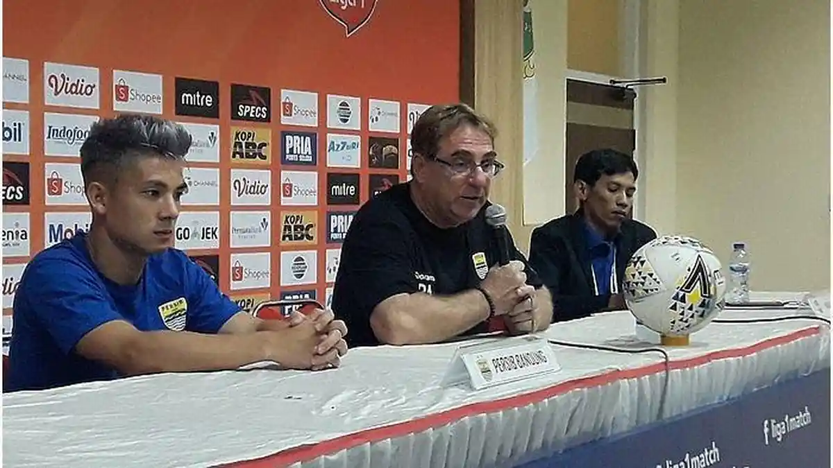 Performa Persib Kurang Baik, Robert Rene Alberts Ancam Depak Pemain