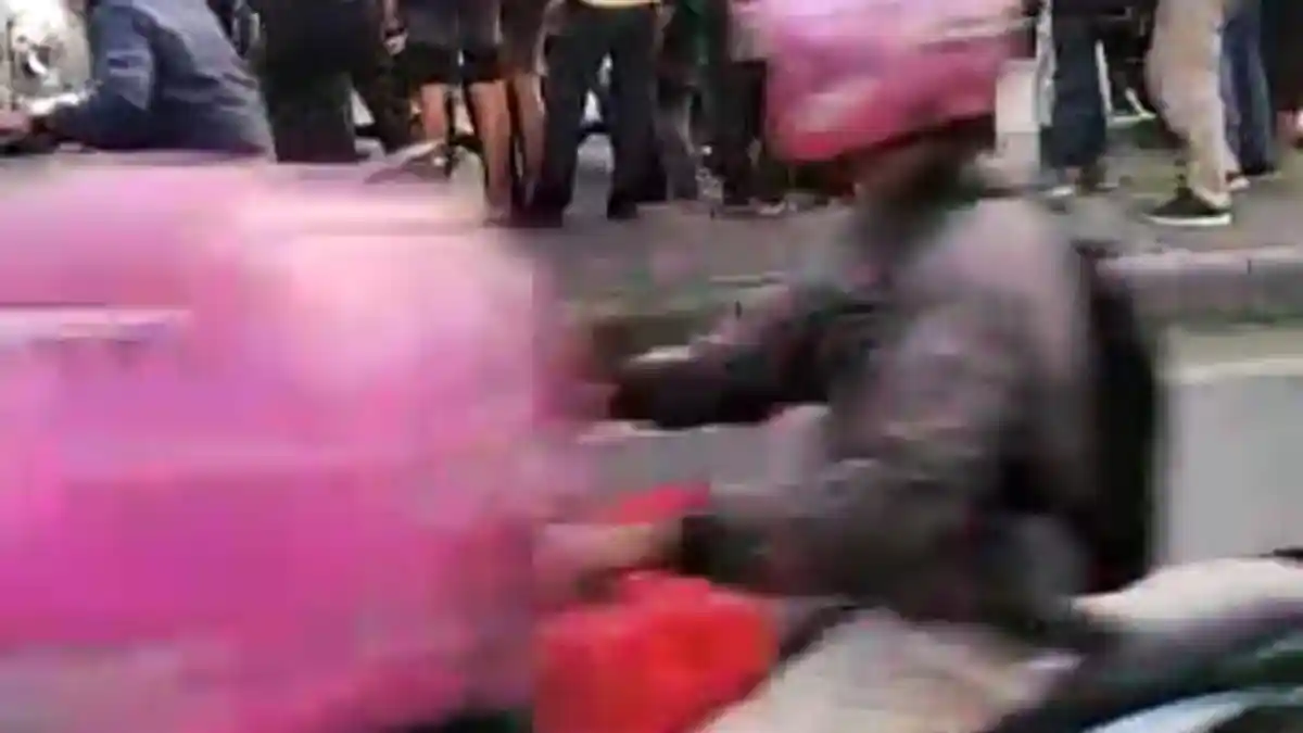 Kisah Pasutri di Surabaya, Pertahankan Tas dari Jambret, Motor Oleng Lalu Jatuh, Ending Tragis