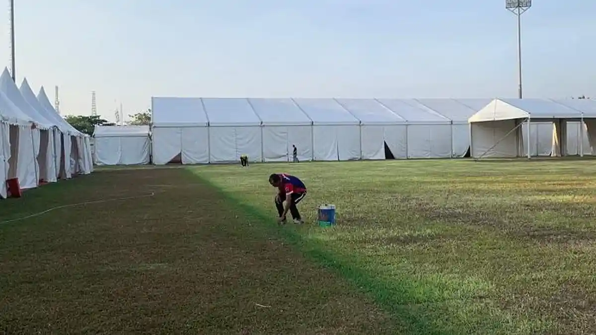 Rumput Stadion Utama Kebondalem Mengering Usai Pekan Raya Kendal. Kapan Mulai Diperbaiki?