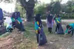 Suasana-siswa-SD-Negeri-13-Manggar-membersihkan-lingkungan-bersama.jpg
