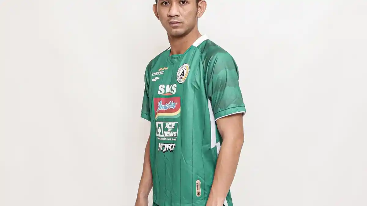 BREAKING NEWS : Resmi! Dave Mustaine Berseragam PSS Sleman Lagi