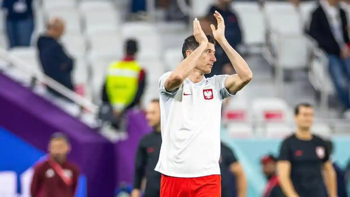 Lewandowski Dicurigai Sengaja Lakukan Tendangan Penalti Aneh agar Diulang saat Polandia Vs Prancis