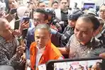 Abdul-Wahid-menyampaikan-keterangan-usai-sidang-putusan-sela.jpg