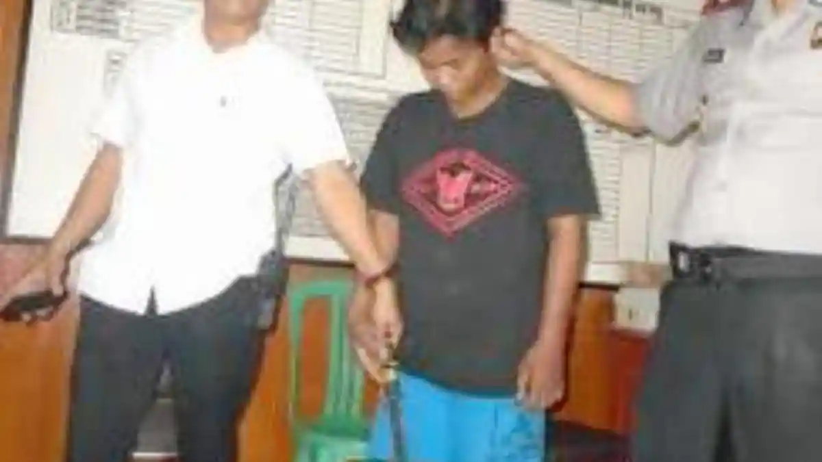 Takut Pulang Malam, Pelajar Ini Bawa Pedang