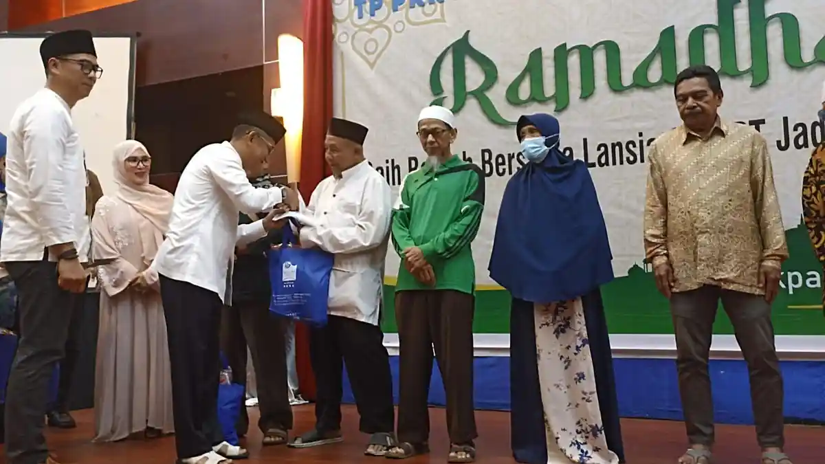 TP PKK Balikpapan dan Blue Sky Santuni 102 Lansia