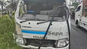 Dua-mobil-pick-up-mengalami-kecelakaan-di-tikungan-Gampong-Teupin-Pukat-atim.jpg