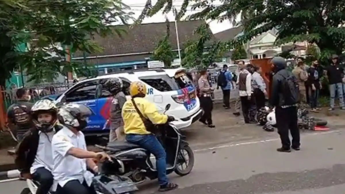 Viral, Mobil PJR Polisi Tabrak Pemotor hingga Terseret, Kondisinya