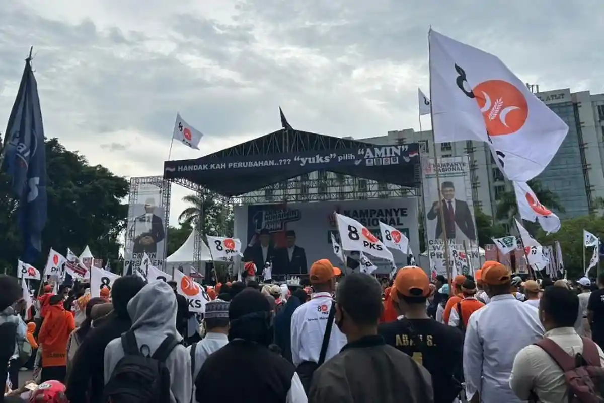 BREAKING NEWS Ribuan Orang Berkumpul di Gelora Kadrie Onieng Sempaja Samarinda Sambut Anies Baswedan