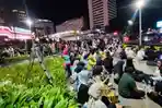 Warga-Jakarta-Padati-Bundaran-HI.jpg